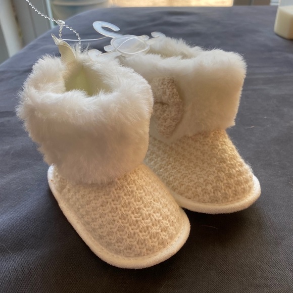 Stepping Stone Other - ♥️3x$20 - Baby Girls Faux Fur Crochet Booties
